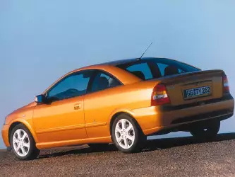 Opel Astra Coupe 02 800x600