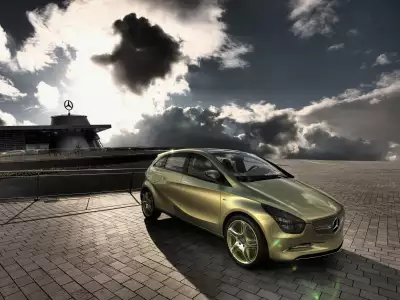 Mercedes Benz Concept BlueZERO: Parked Elegance
