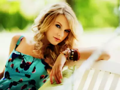 3 2 Taylor Swift