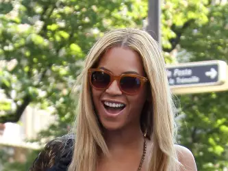 Beyoncé Knowles: A Glamorous Day in Paris
