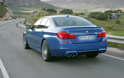 BMW M5 Saloon2