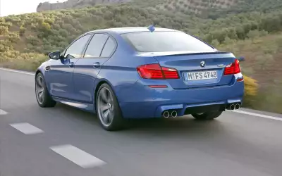 BMW M5 Saloon2