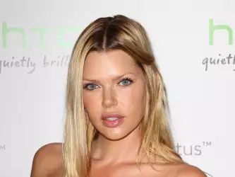 Sophie Monk Shines at HTC Event
