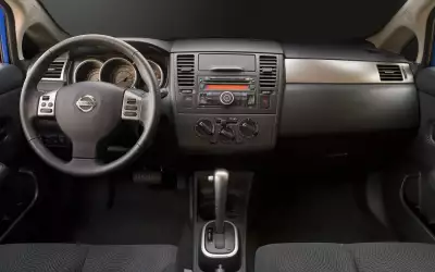 Nissan Versa Hatchback2