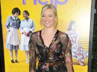 Amy Smart Shines at 'The Help' Premiere: A Night of Elegance and Hollywood Glamour