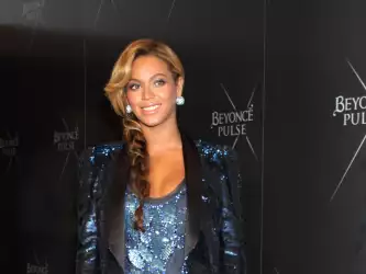 Beyonce Knowles With Her Parfume Pulse