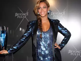 Beyoncé Knowles Parfume Pulse Wallpaper