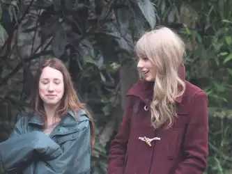 Taylor Swift Visiting The London ZOO