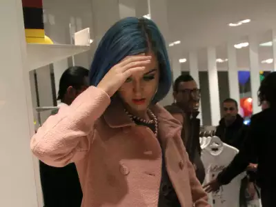 Katy Perry Shopping In Paris