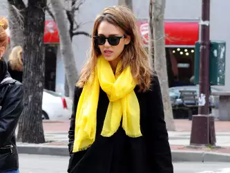 Jessica Alba's Chic Style: A Stroll in New York with a Yellow Scarf