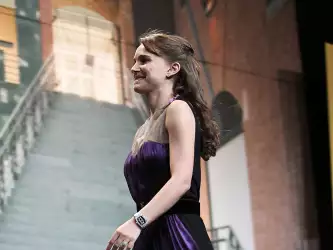 Natalie Portman's Graceful Tribute: A Visit to the Memorial Museum in a Purple Dress