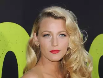 Blake Lively Shines at Savages Hollywood Premiere