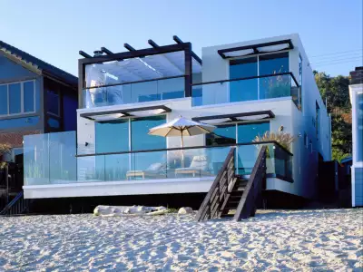 Modern Beach House In Malibu