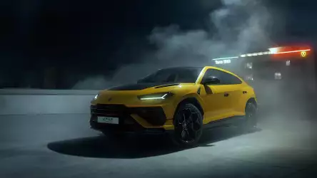 Lamborghini Urus Performante: Nighttime Elegance with Lights On